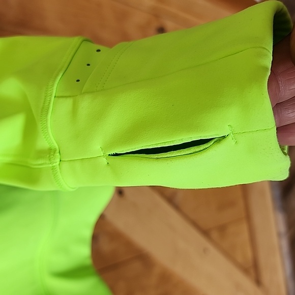 Athleta, NWOT, Sz L, Cool Weather Run Top, Neon Green - Picture 6 of 16